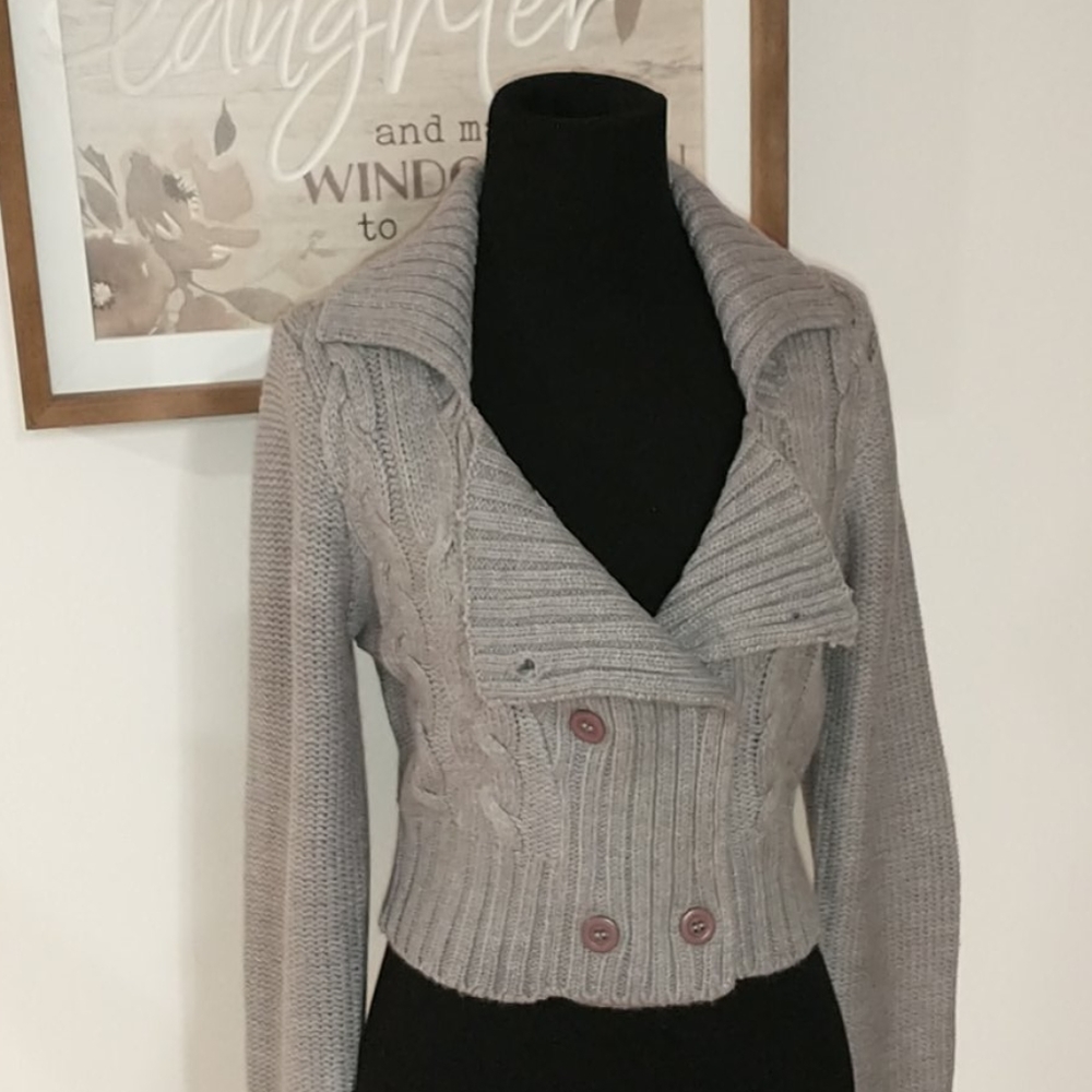 H & M Cable Knit Crop Sweater - Picture 2 of 8